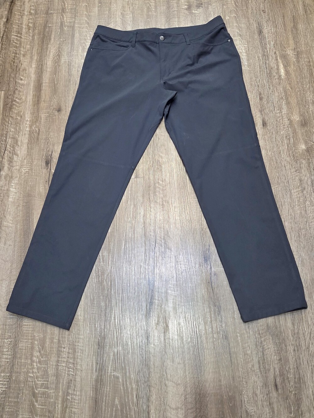 Lululemon Men's Preowned Golf Pants Navy Blue Size 38". Inseam 33".